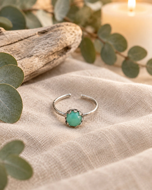 Green Chalcedony Ring With Crown Setting